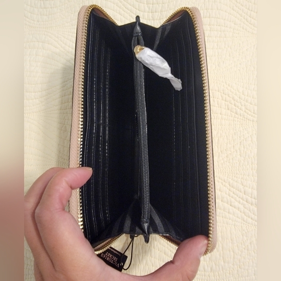 NWT Victoria's Secret Zippered Wallet - Picture 7 of 9
